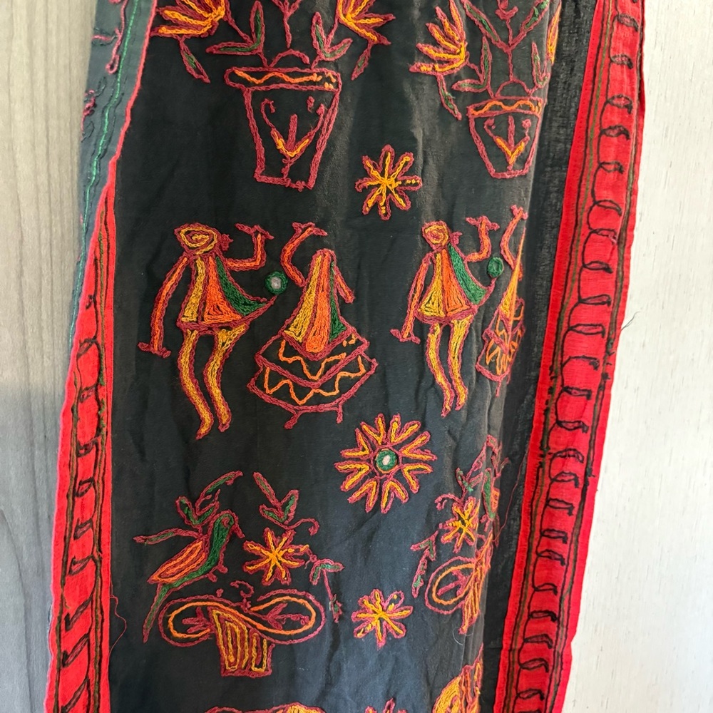 Elephants hummingbirds red black mirrored tapestry